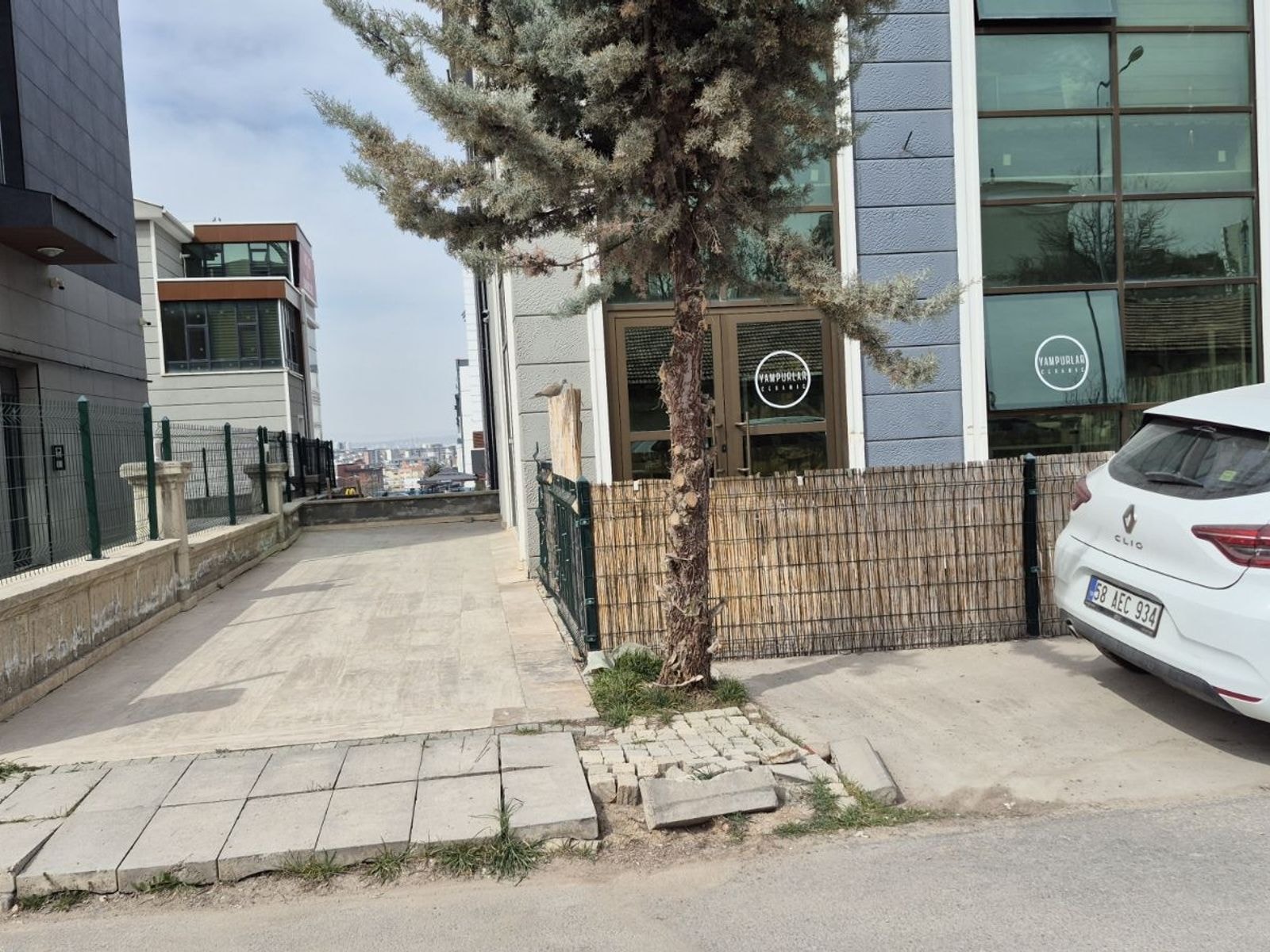 Başkent Üniversitesi yakını Mermeroğlu Caddesi'nde eşyalı 1+1 — 26